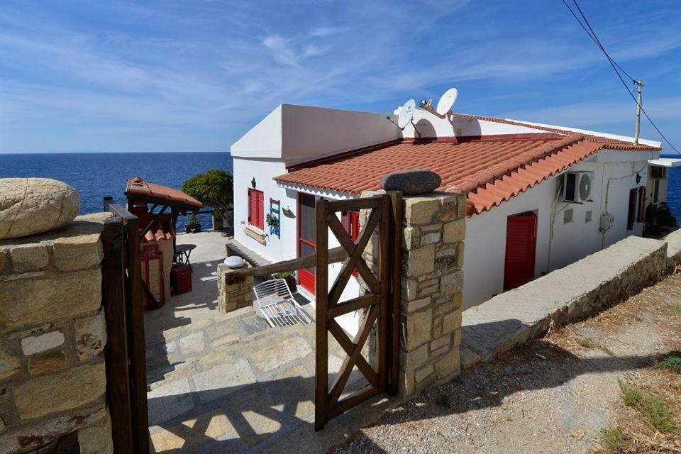 Ikarian Endless Blue Guest House Kouniadi Exterior photo